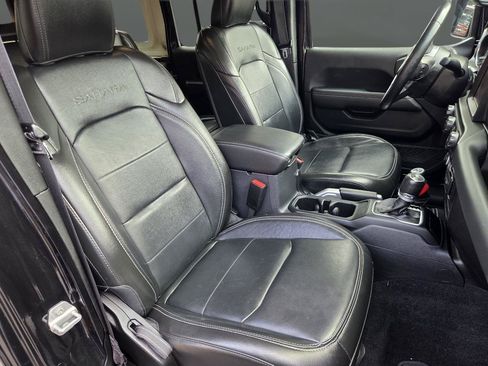 Used 2022 Jeep Wrangler Unlimited Sahara w/ Cold Weather Group AWD/4WD image 17