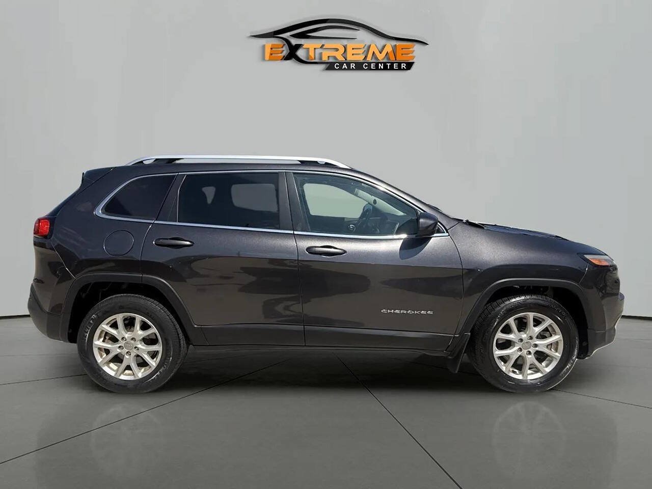 Used 2014 Jeep Cherokee Latitude w/ Cold Weather Group AWD/4WD image 7