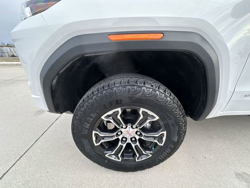 Used 2024 GMC Canyon AT4 w/ Technology Package image 33