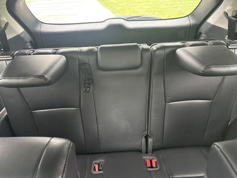 Used 2022 Toyota Highlander XLE AWD/4WD image 8