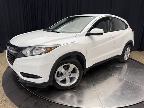 Used 2016 Honda HR-V LX image 3