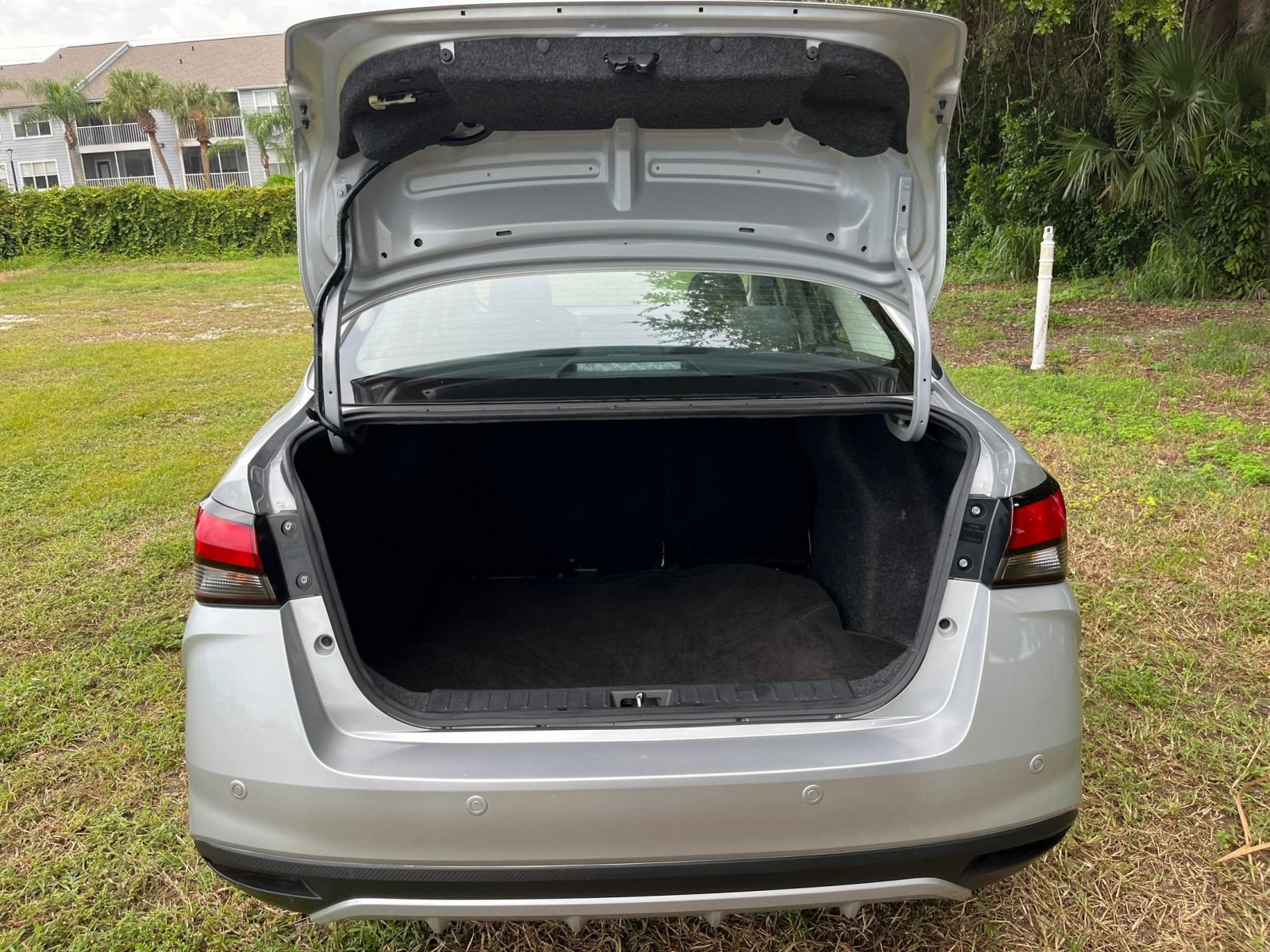 Used 2025 Nissan Versa SV FWD image 28