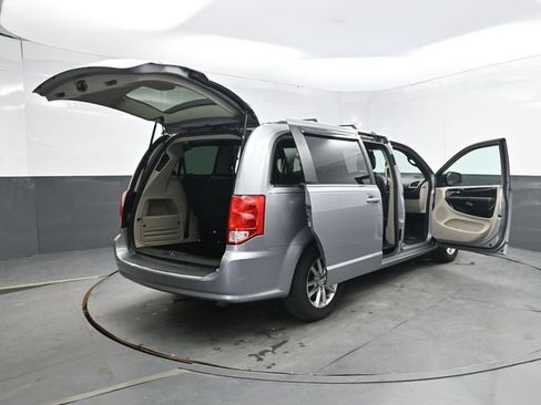 Used 2018 Dodge Grand Caravan SXT FWD image 48