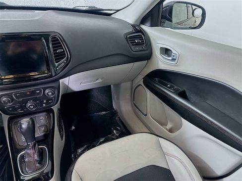 Used 2018 Jeep Compass Limited image 17