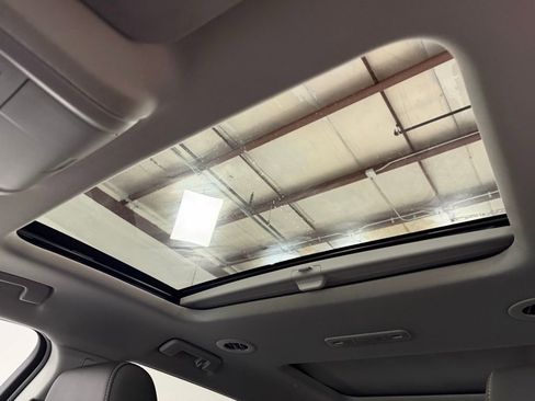 Used 2022 GMC Acadia SLT w/ Elevation Edition image 27