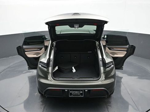 Certified 2025 Porsche Macan Electric RWD image 9