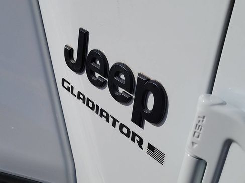 New 2025 Jeep Gladiator Sport AWD/4WD image 8