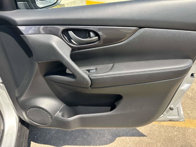 Used 2019 Nissan Rogue S FWD image 18