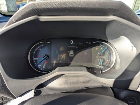 Used 2023 Toyota RAV4 XLE Premium image 15