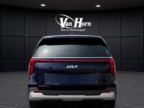 New 2026 Kia Carnival EX image 9