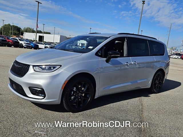 New 2026 Chrysler Pacifica Select w/ S Appearance Package FWD image 3