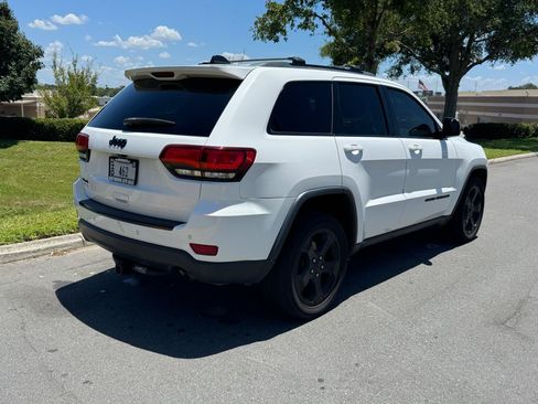 Used 2018 Jeep Grand Cherokee Laredo AWD/4WD image 41