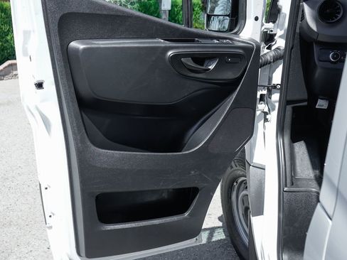 Used 2024 Mercedes-Benz Sprinter 2500 w/ Acoustic Package image 18