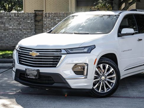 Used 2023 Chevrolet Traverse Premier image 12