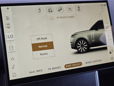 New 2025 Land Rover Range Rover SE image 15