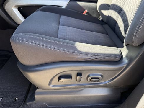 Used 2021 Nissan Titan SV w/ SV Convenience Package image 27