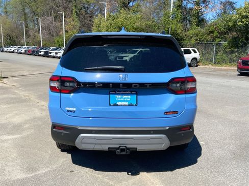 New 2025 Honda Pilot TrailSport image 3