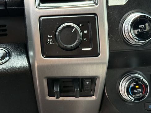 Used 2019 Ford F250 Platinum w/ Platinum Ultimate Package AWD/4WD image 22
