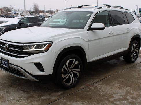 Certified 2021 Volkswagen Atlas SEL Premium image 3