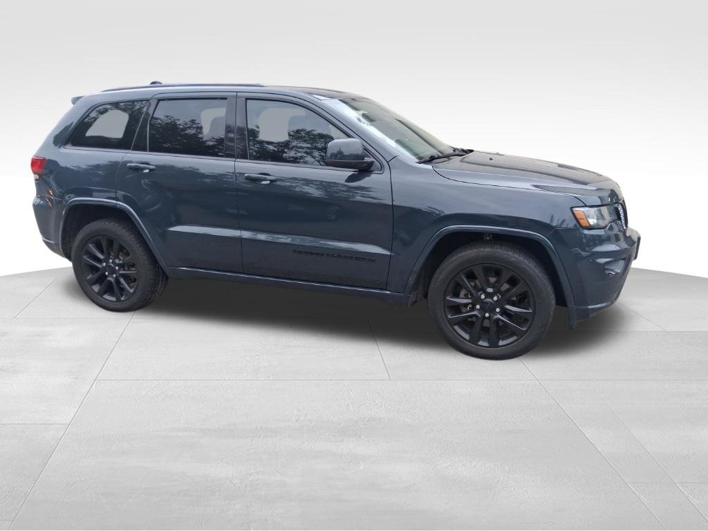 Used 2018 Jeep Grand Cherokee Altitude AWD/4WD image 4
