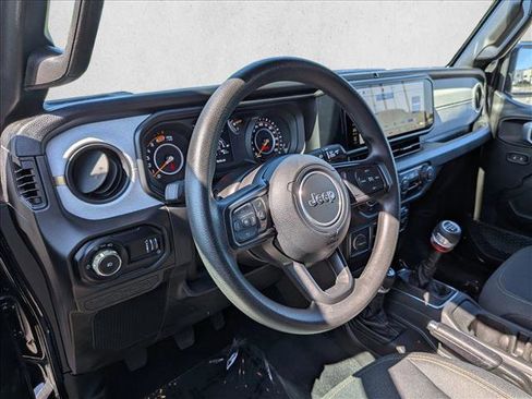 Used 2025 Jeep Wrangler Sport AWD/4WD image 10