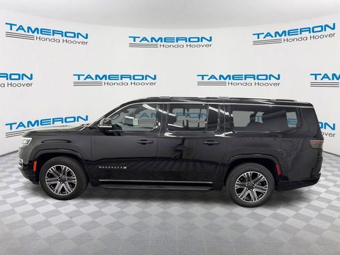 Used 2024 Jeep Wagoneer L Series II RWD image 2