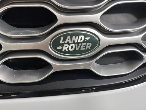 Used 2024 Land Rover Discovery S AWD/4WD image 8