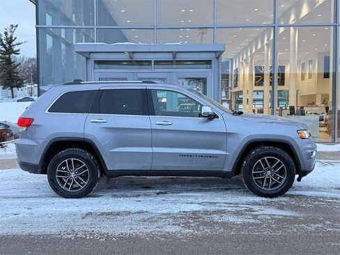 Used 2018 Jeep Grand Cherokee Limited image 2