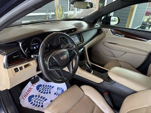 Used 2017 Cadillac XT5 Luxury w/ Driver Awareness Package FWD image 19
