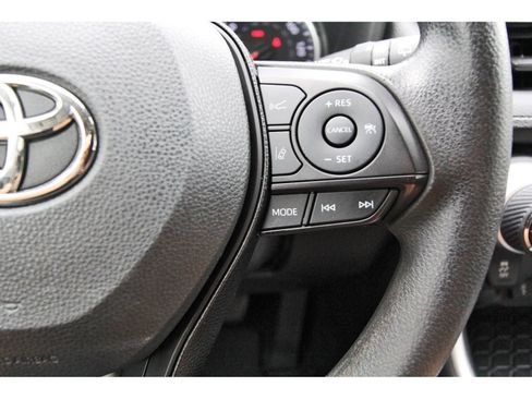 Used 2021 Toyota RAV4 XLE FWD image 16