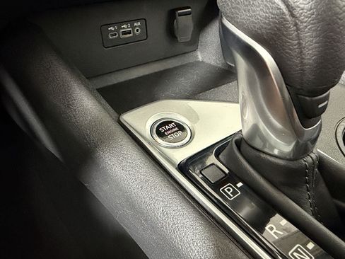 Used 2025 Nissan Altima 2.5 SV FWD image 15