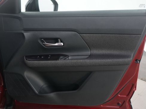 Used 2025 Nissan Kicks SV w/ Illumination Package image 12