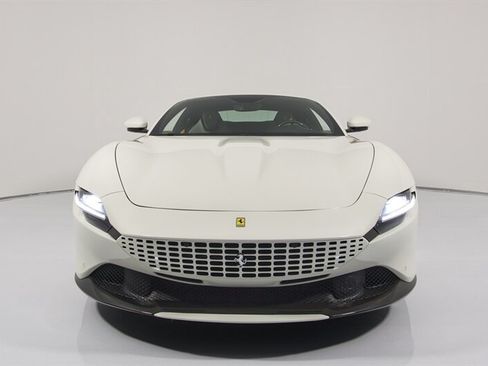 Used 2021 Ferrari Roma RWD image 3