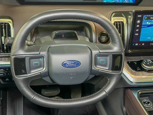 Used 2026 Ford Expedition Platinum w/ Platinum Ultimate Package AWD/4WD image 35