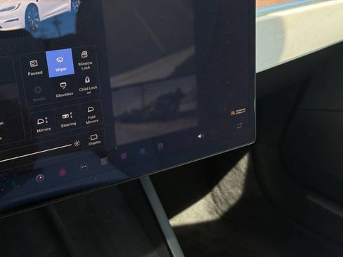 Used 2022 Tesla Model S AWD/4WD image 30