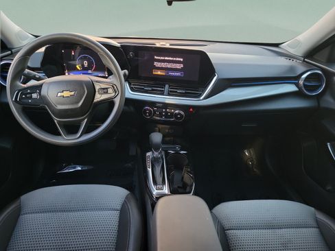 Used 2025 Chevrolet Trax LT FWD image 12