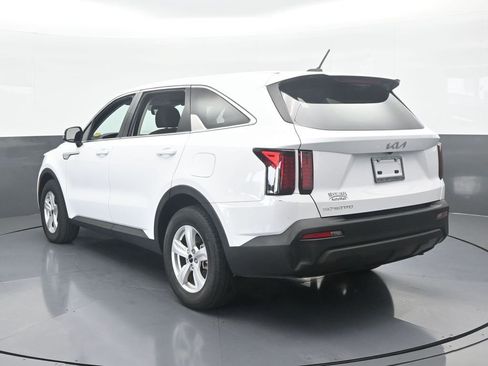 Used 2023 Kia Sorento LX image 4