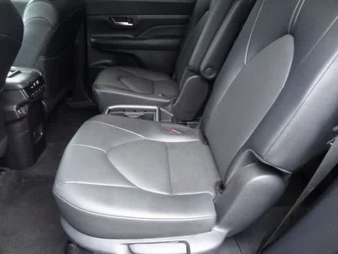 Used 2025 Toyota Grand Highlander AWD image 7