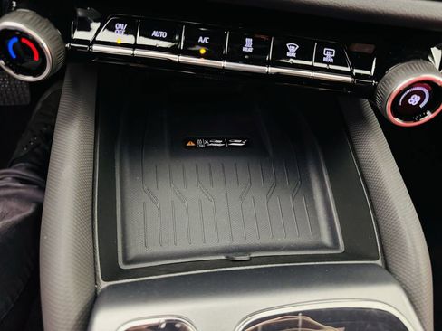 Used 2025 Chevrolet Equinox EV RS image 20