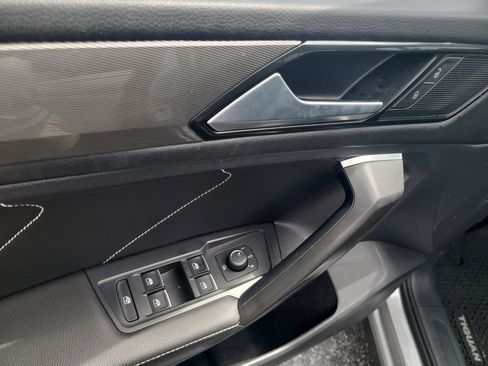 Used 2022 Volkswagen Tiguan SE w/ Panoramic Sunroof Package FWD image 19