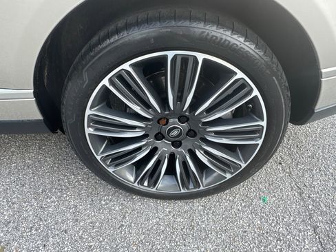 Used 2020 Land Rover Range Rover HSE image 19