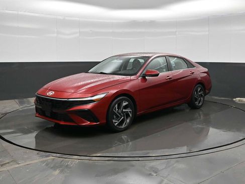 Certified 2025 Hyundai Elantra Limited image 1