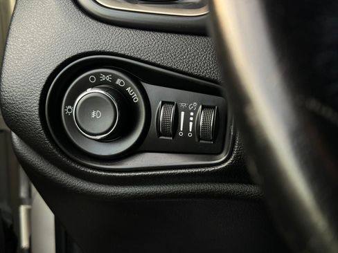 Used 2017 Jeep Renegade Trailhawk image 30