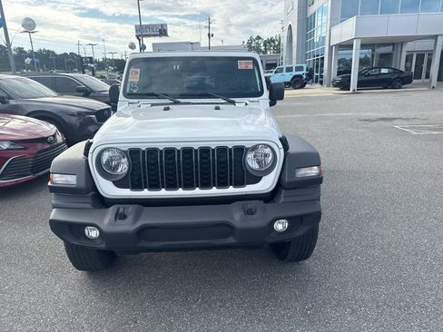 Used 2025 Jeep Wrangler Unlimited Sport AWD/4WD image 2