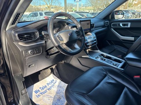 Used 2021 Ford Explorer XLT w/ Equipment Group 202A image 19