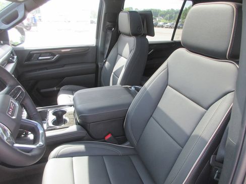 New 2026 GMC Yukon XL Elevation w/ Elevation Premium Package AWD/4WD image 12