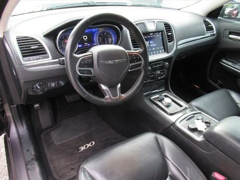 Used 2019 Chrysler 300 Touring w/ Quick Order Package 2EF image 14