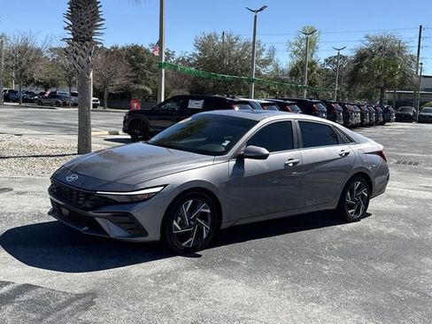 Used 2024 Hyundai Elantra Limited image 11