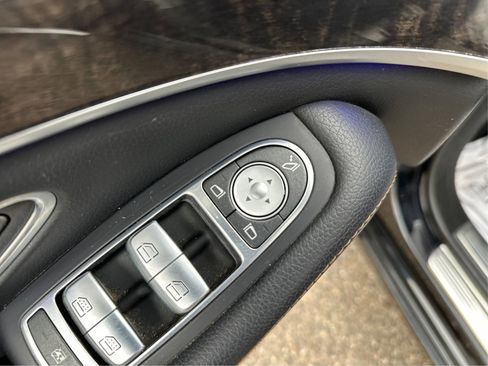Used 2017 Mercedes-Benz S 550 4MATIC Sedan image 37