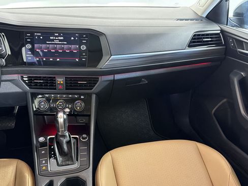 Used 2019 Volkswagen Jetta SEL w/ Cold Weather Package FWD image 25